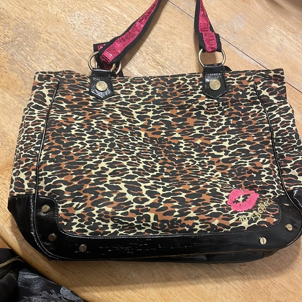 Decent size tote almost brand new barely used bag - Picture 5 of 5